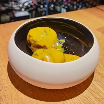 La Tavina Bar - Restaurante | Cata Bodegas Valdelana cata-valdelana. Maridaje-albóndigas de pollo al curry. La Tavina. Calle Laurel-Logroño.